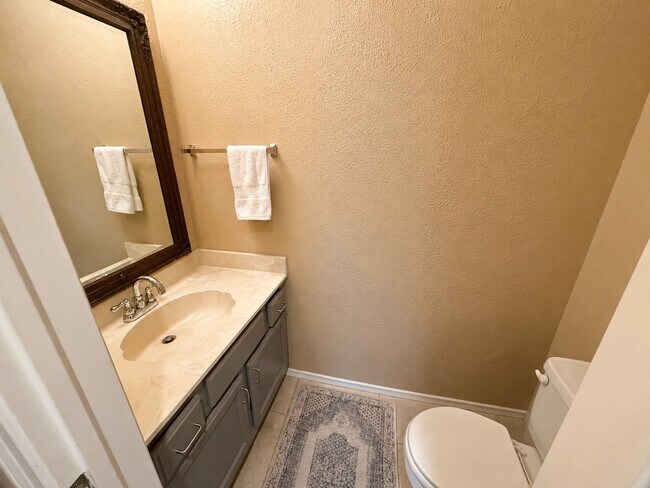 Building Photo - 17659 Red Oak Dr