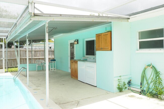 Building Photo - 10154 118th Ave