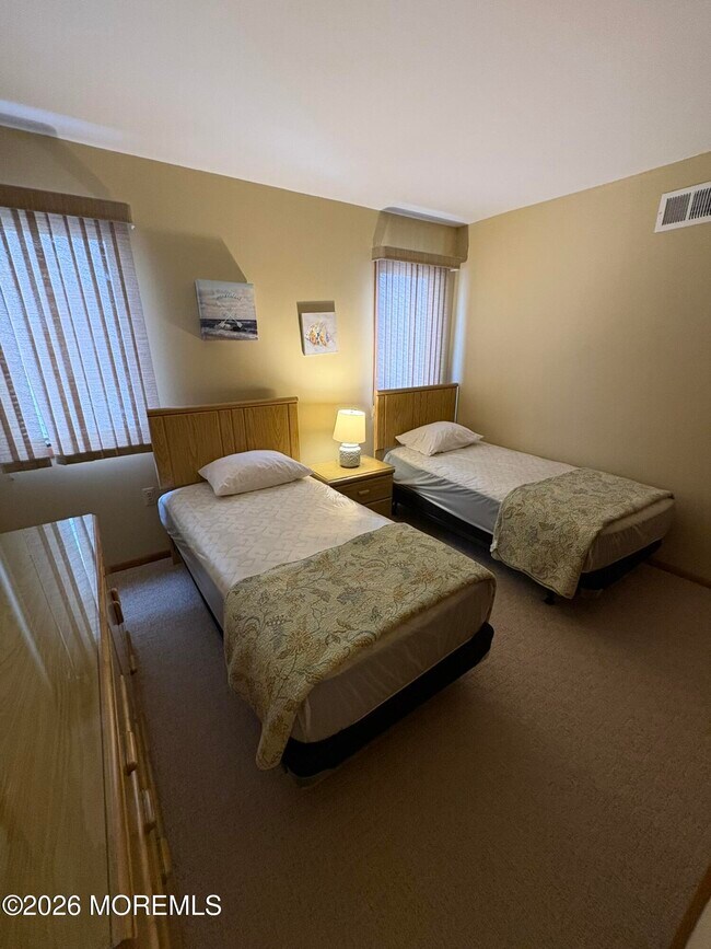 Building Photo - 17 Brown Ave