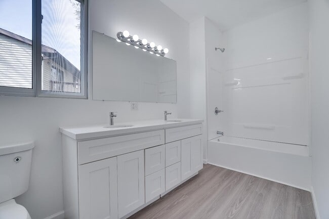 Building Photo - 9406 Juniper Dr