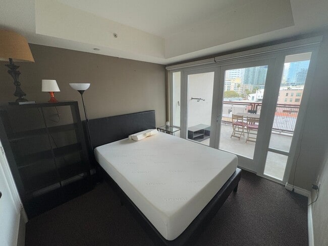 Building Photo - 1BD 1BA Condo in East Village