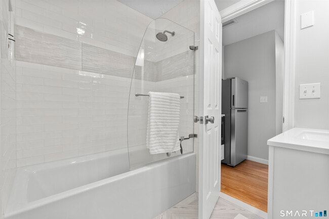 Building Photo - 62 Cosey Beach Ave
