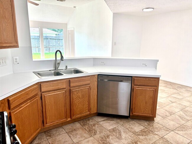 Building Photo - 2118 Westminister Rd