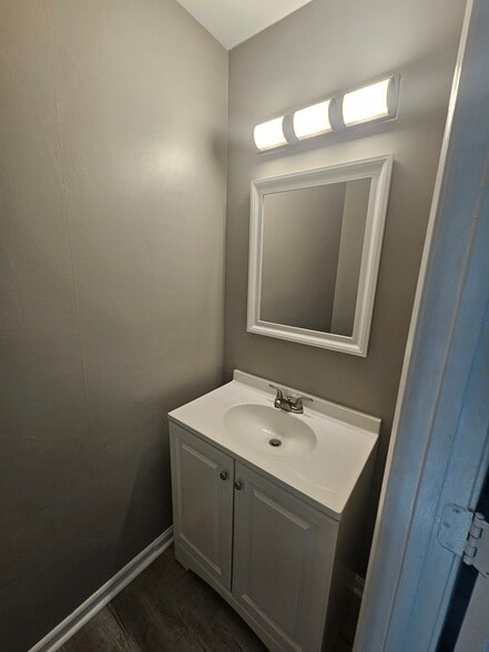 1/2 Bath - 732 Coventry Ln