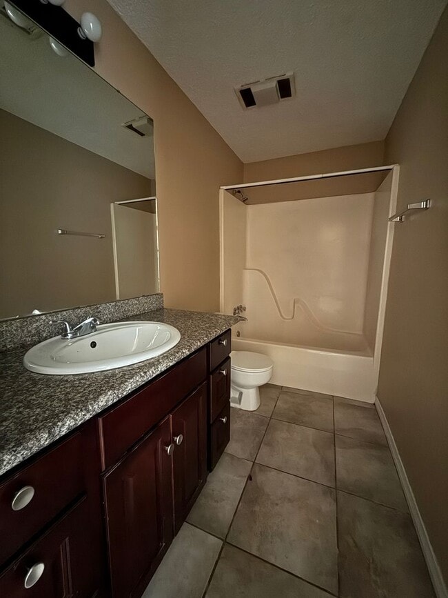 Building Photo - Parkway North Condo