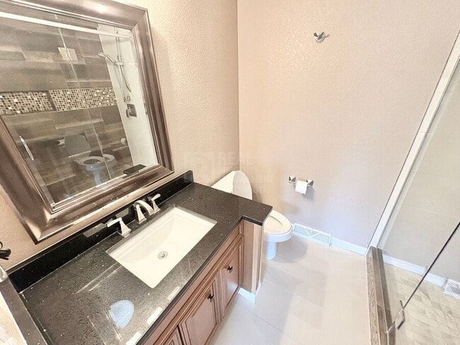 Building Photo - 13982 E Arizona Ave