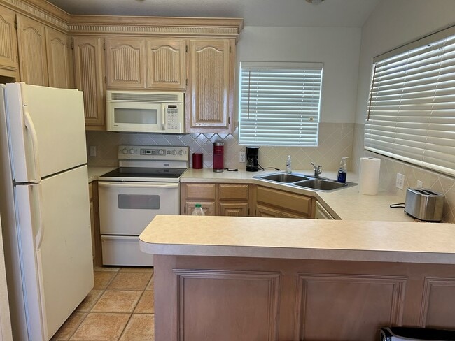 Building Photo - 415 Sun Dial Cir