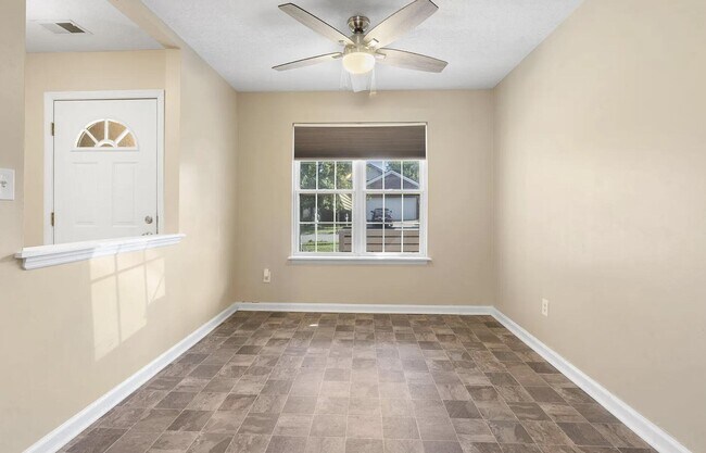 Building Photo - 141 Clover Valley Dr
