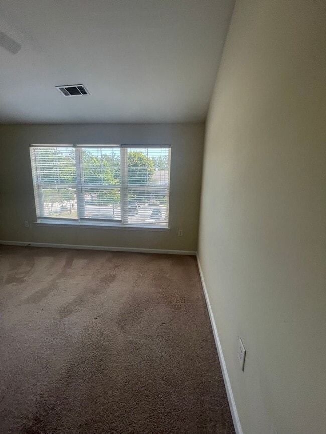 Building Photo - 18-1825 Whittaker