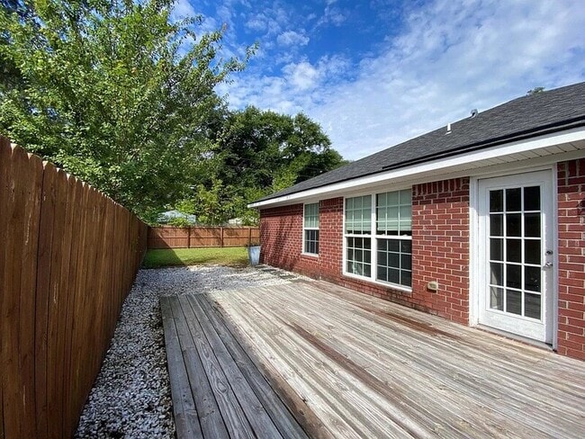 Building Photo - 231 Augusta Way