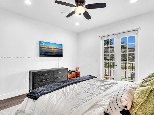 Building Photo - 476 SW 147th Ave