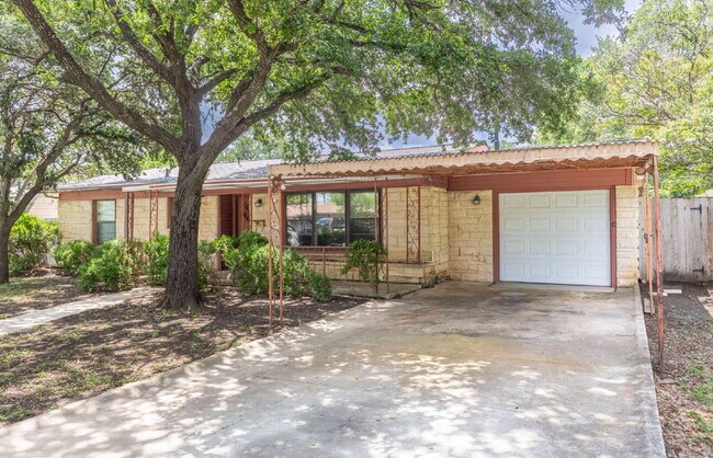 Building Photo - 422 Sandalwood Ln