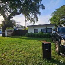 Building Photo - 1425 SW 33rd Ct