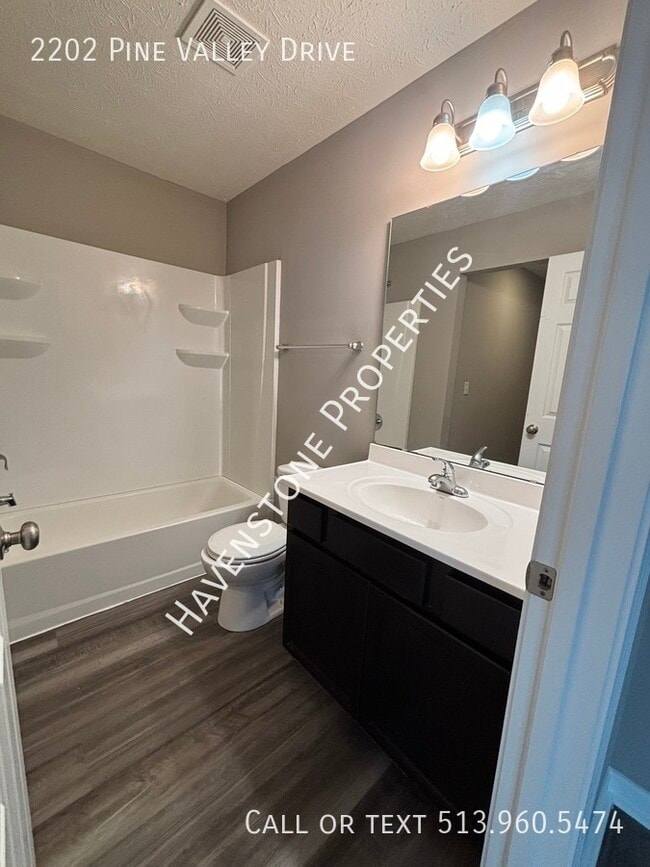 Building Photo - 2202 Pine Valley Dr