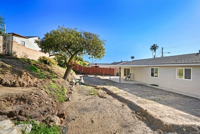 Building Photo - 7684 Meadowbrook Ct