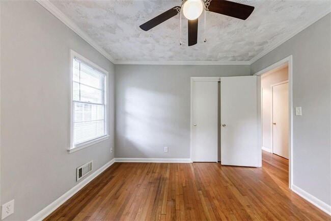 Building Photo - 1582 Lincoln Ave SE