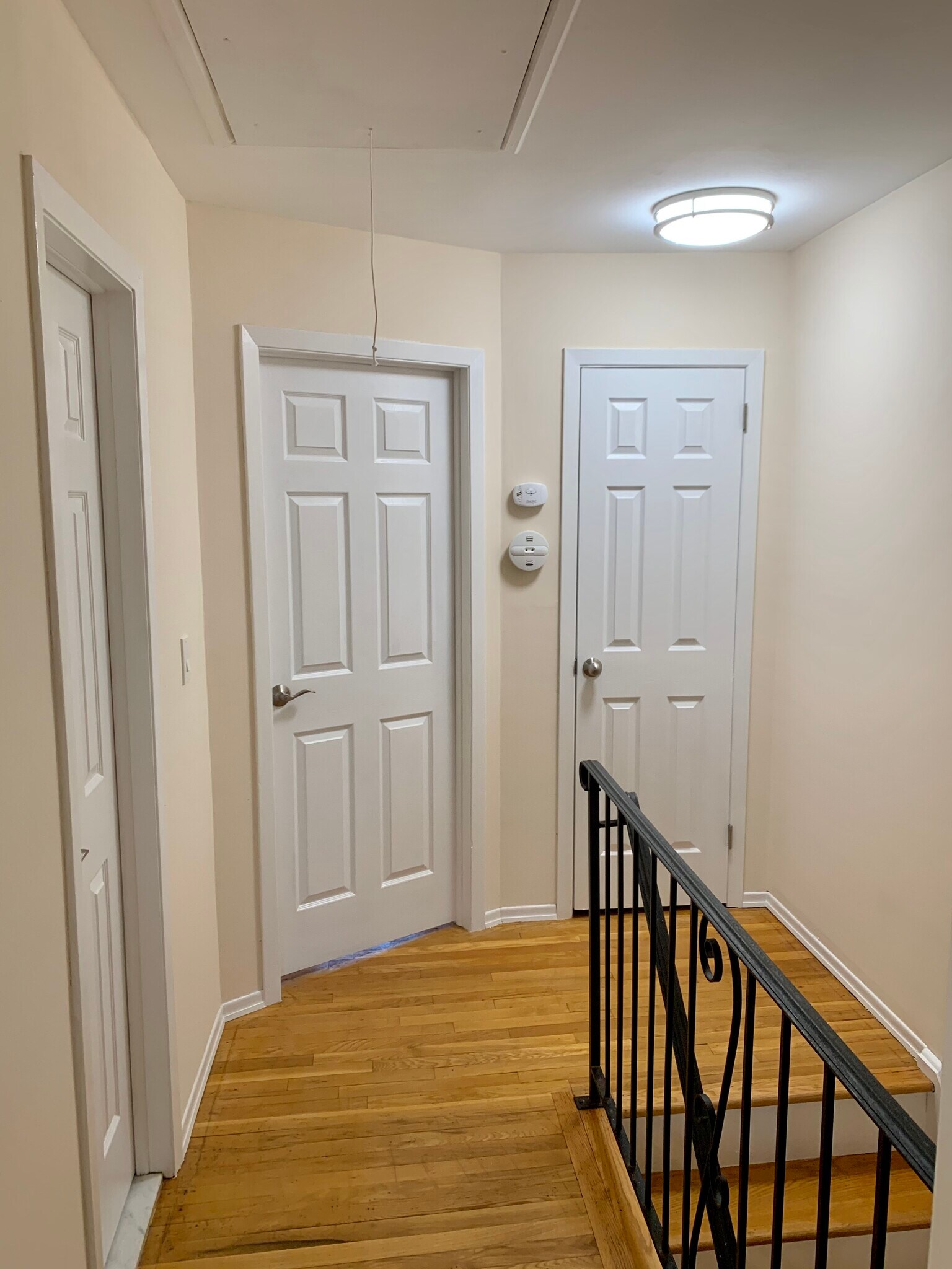 Upstairs hallway - 1702 Regents Ct