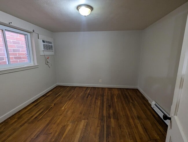 Building Photo - 113 E Main St