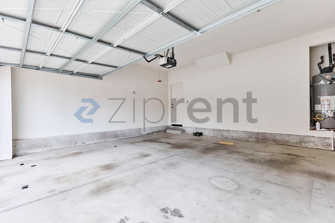 Building Photo - Unit 11