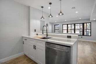 Building Photo - 479 15th Ave