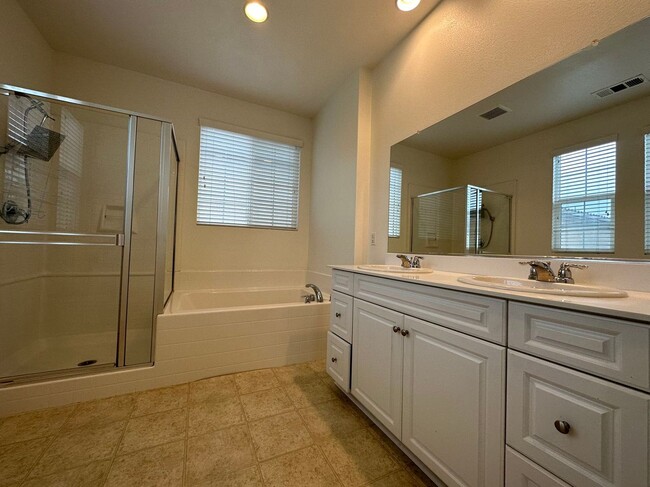 Building Photo - 5 BEDROOM HOME FOR LEASING IN EASTVALE