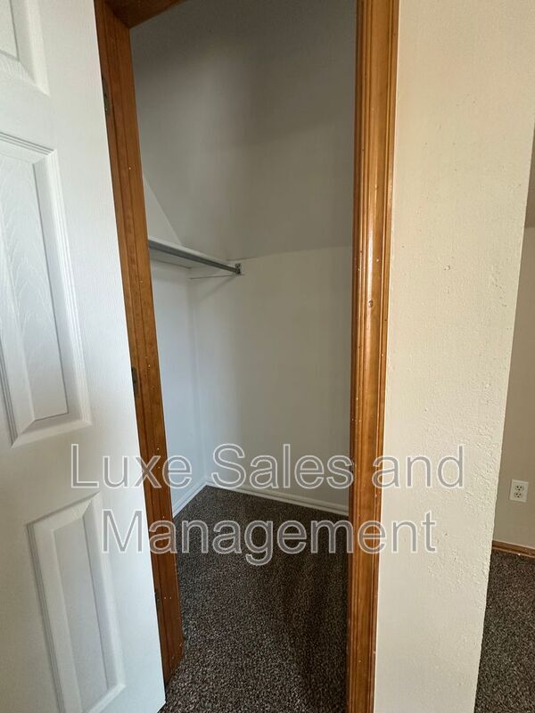 Building Photo - 1427 SW 23rd St