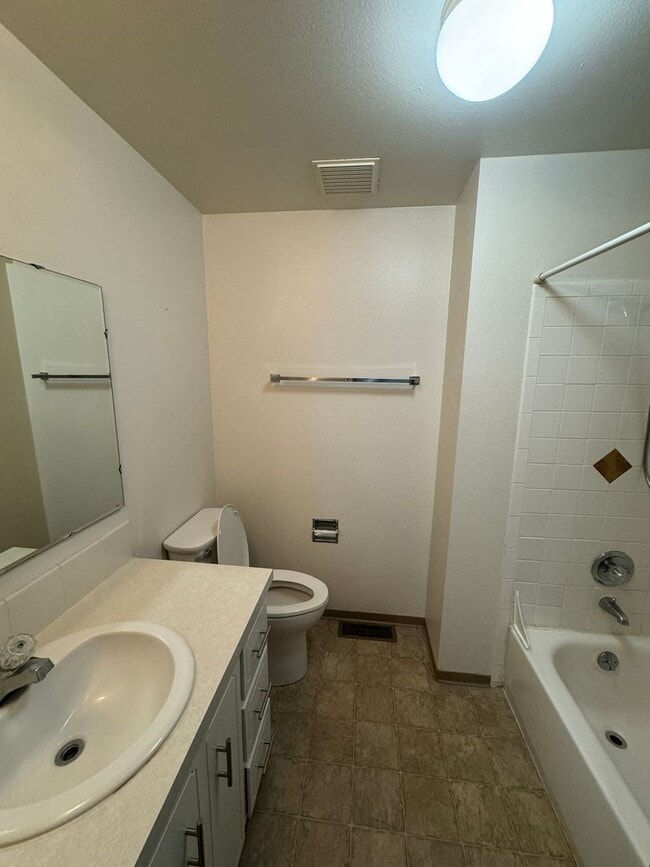 Building Photo - 612 S 44th Ave