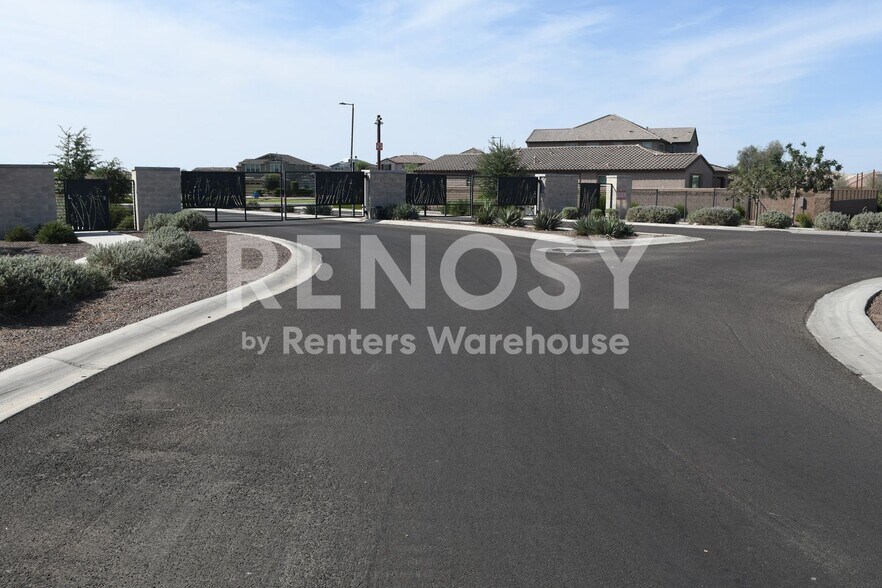 Building Photo - 9449 W Montecito Ave