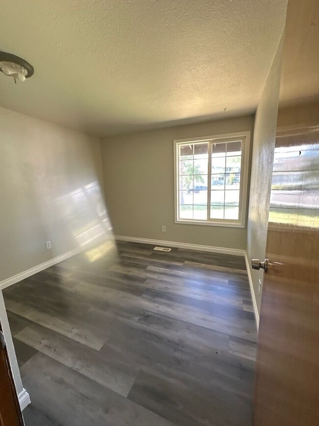 Building Photo - 4321 Myrtlewood Dr