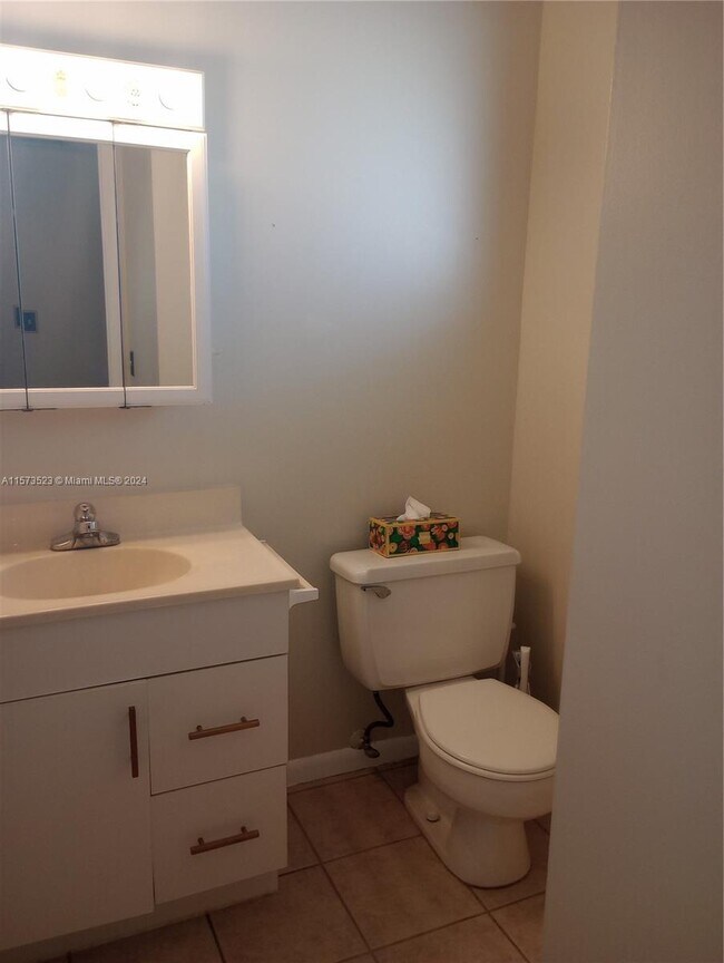 Building Photo - 2309 Park Ln