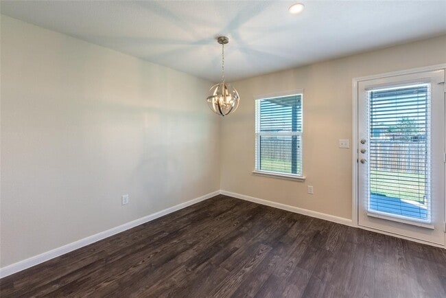 Building Photo - 710 Mitchell Dr