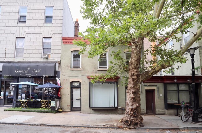 Building Photo - 108 Hutton St