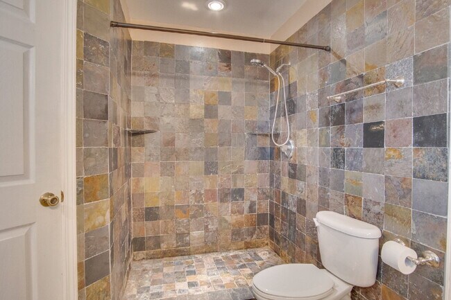 Building Photo - Spacious 3BR with Sunroom & Eat-In Kitchen – Holsberry Estates