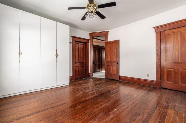 Building Photo - 415 W 5th Ave