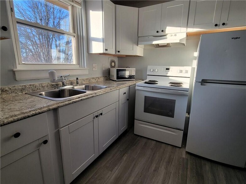 Building Photo - 70 Carroll Ave