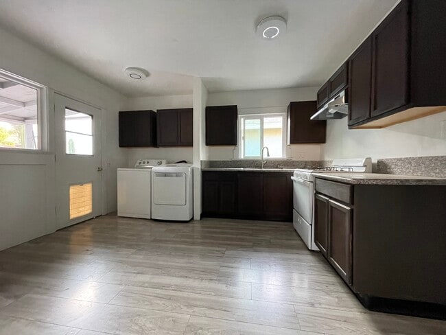 Kitchen - 3346 La Clede Ave