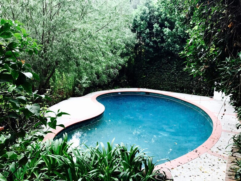 Building Photo - 3915 Benedict Canyon Dr