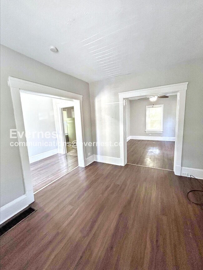 Building Photo - 3-Bedroom Home with Front Porch / Pet-Frie...