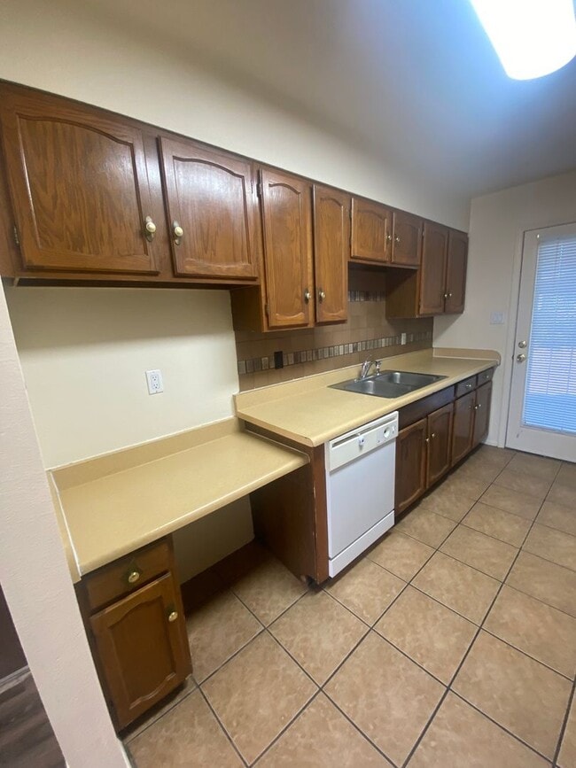 Building Photo - los-2940