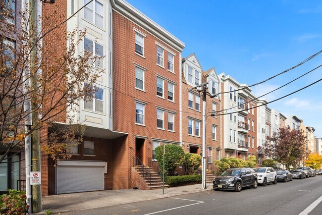 Building Photo - 510 Monroe St