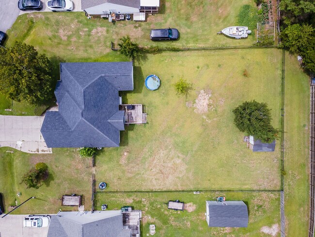 Building Photo - 202 Weeping Hollow Ct