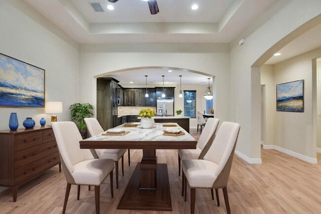 Building Photo - 118 N Buckhorn Dr