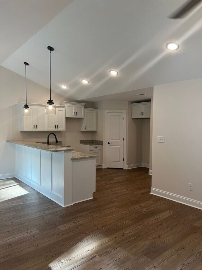 Building Photo - BEAUTIFUL NEW home!!! ??? 3 Bedrooms, 2 Ba...