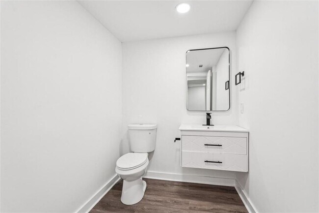 Building Photo - 119 Kelso Dr SW