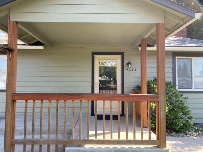 Building Photo - Charming 2bdrm, 1.bath house with garage, workshop space and large yard
