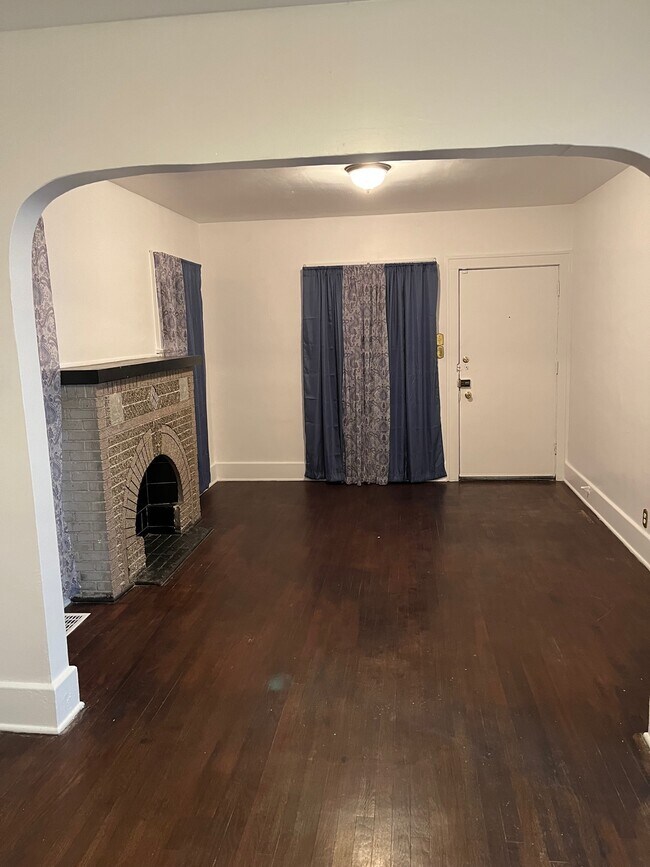 Building Photo - 518 W Earle Ave