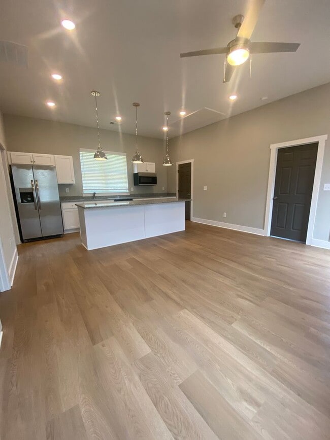 Building Photo - 255 Bailey St