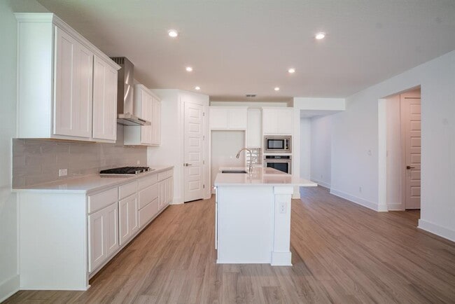 Building Photo - 4612 Modena Bay Bend