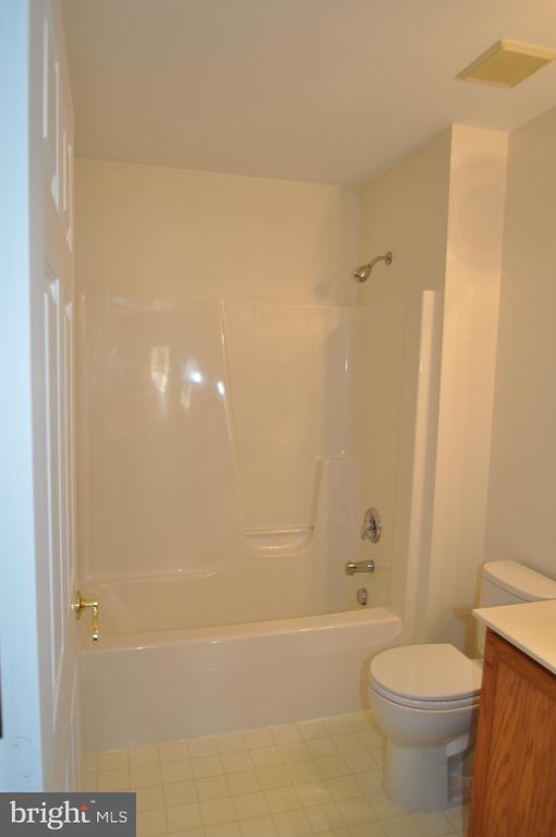 Building Photo - 1111 Jousting Way