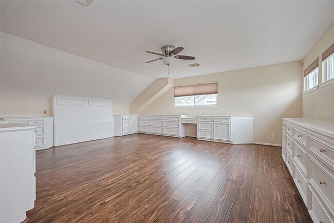 Building Photo - 14811 El Miranda Dr